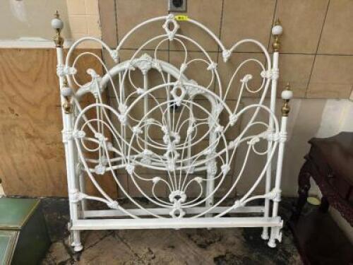 METAL TWIN HEAD BOARD AND FOOTBOARD SET.