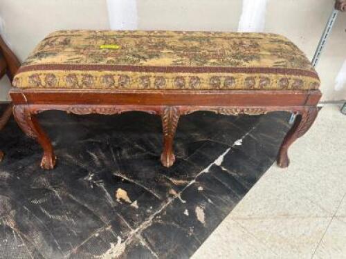 UPHOLSTERED BENCH SEAT