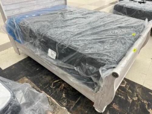 VANDERBILT PLUSH QUEEN SIZE MATTRESS AND BOX SPRING ( NEW )