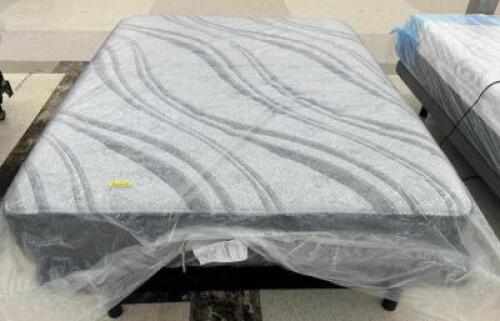 QUEEN SIZE FOAM MATTRESS W/ BOX SPRING ( NEW )