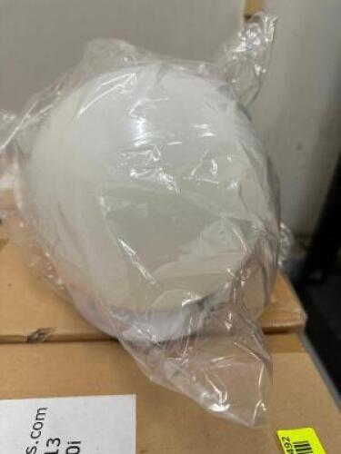 PALLET AND CONTENTS - ASSORTED LED GLOBE LIGHTS - NEW