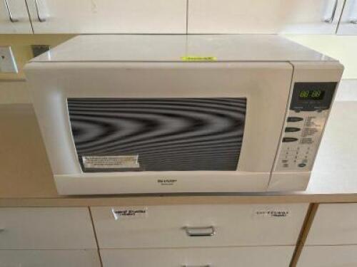 WHITE HOUSE HOLD MICROWAVE