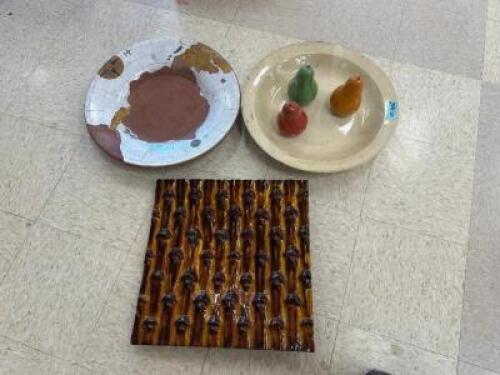 (3) ASSORTED LARGE CERAMIC / GLASS PLATTERS