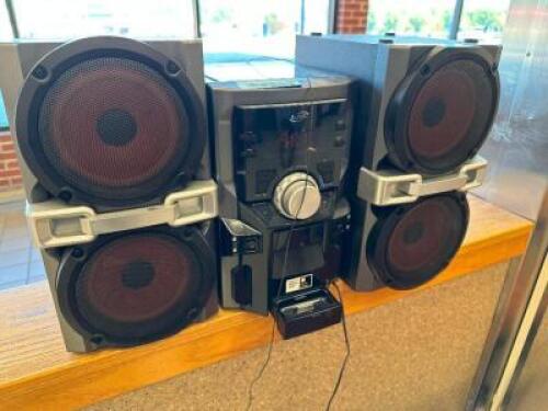 ILIVE AM / FM BLUE TOOTH BOOM BOX
