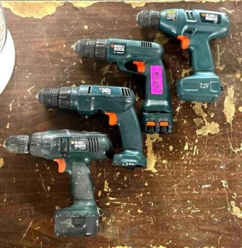 (4) - PC. BLACK AND DECKER DRIVER SET