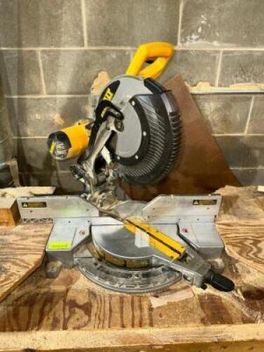 DESCRIPTION: DEWALT 12" COMPOUND MITER SAW BRAND / MODEL: DEWALT DW716 LOCATION: WAREHOUSE QTY: 1