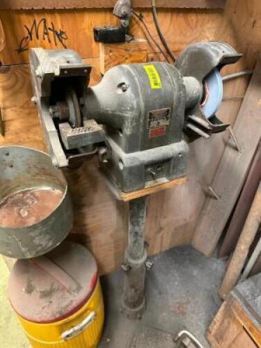 DESCRIPTION: BLACK AND DECKER 8" DOUBLE END PEDESTAL GRINDER - NOT IN GOOD WORKING ORDER BRAND / MODEL: BLACK AND DECKER LOCATION: SHOP QTY: 1