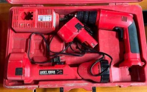 (2) - PC. MILWAUKEE DRIVER AND LIGHT SET WITH CASE