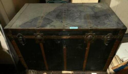 DESCRIPTION: VINTAGE TRAVEL TRUNK LOCATION: UPSTAIRS OFFICE QTY: 1