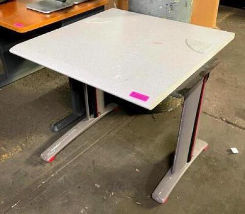30" DESK