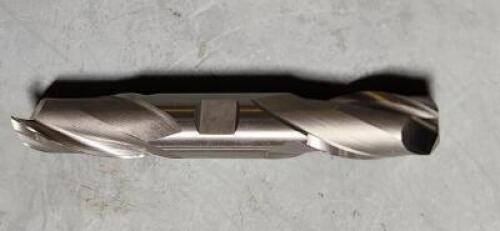 DESCRIPTION: (2) POWDERED METAL "TANK POWER"DOUBLE END SQ END MILL BRAND/MODEL: YG1 E9984056 SIZE: 7/8" DIA 1-9/16" LOC RETAIL$: $59.63 QTY: 2