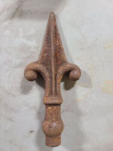 DESCRIPTION: (1) FENCE TOPPER BRAND/MODEL: MUST COME INSPECT INFORMATION: CAST IRON SIZE: SPEAR SHAPE RETAIL$: $14.59 EA QTY: 1