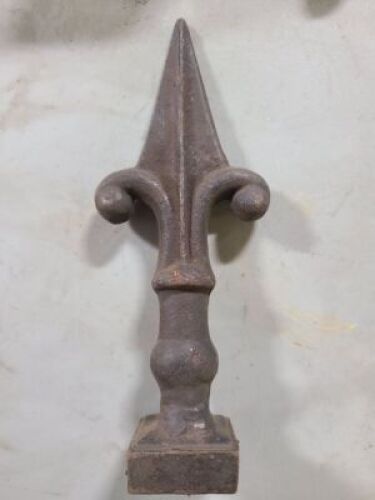 DESCRIPTION: (1) FENCE TOPPER BRAND/MODEL: MUST COME INSPECT INFORMATION: CAST IRON SIZE: SPEAR SHAPE RETAIL$: $14.59 EA QTY: 1
