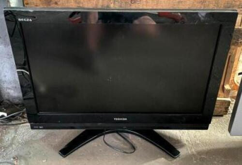 TOSHIBA 32" REGZA LCD HDTV