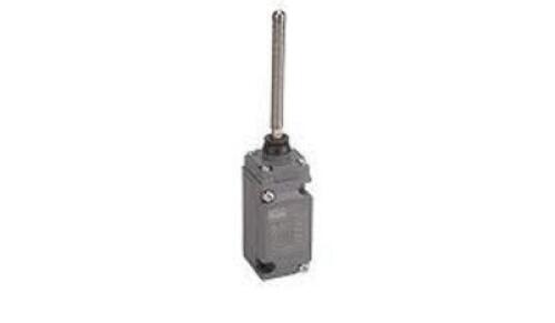 DESCRIPTION: (6) HEAVY DUTY LIMIT SWITCH BRAND/MODEL: DAYTON #12T852 INFORMATION: WOBBLE STICK/IP RATING: 67 SIZE: 3.35"X 1.65"W X 1.74"D RETAIL$: $22