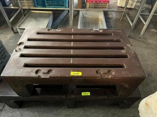 36" X 20" BROWN PLASTIC DUNNAGE RACK