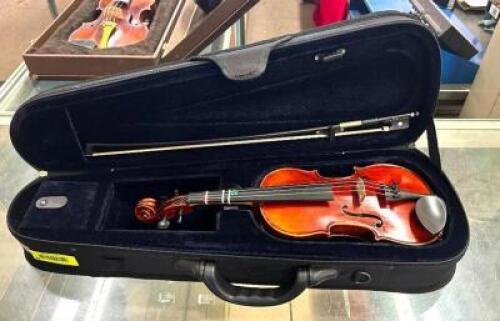 1/4 SIZE VIOLIN W/ CASE AND BOW