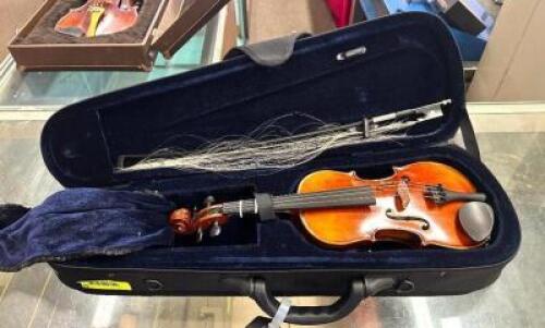 1/4 SIZE VIOLIN W/ CASE AND BOW