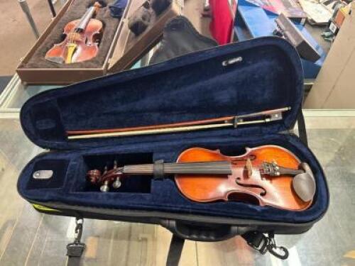 1/2 SIZE VIOLIN W/ CASE AND BOW