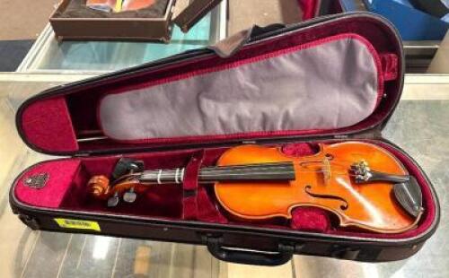 1/2 SIZE VIOLIN W/ CASE AND BOW