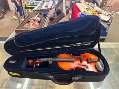 1/2 SIZE VIOLIN W/ CASE AND BOW