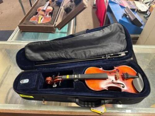 1/2 SIZE VIOLIN W/ CASE AND BOW