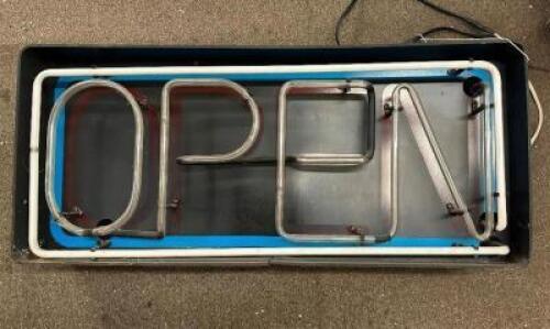 ILLUMINATING OPEN SIGN