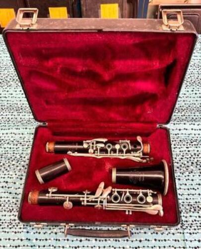 BUESCHER WOOD CLARINET
