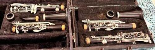 (2)- VITO PLASTIC CLARINETS