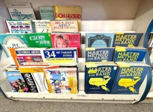 LARGE GROUP OF PARADE, HOLIDAY AND BAND INSTRUCTIONAL MUSIC BOOKS