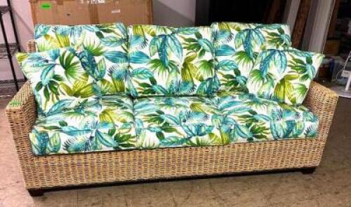 WICKER COUCH W/ PULL OUT BED