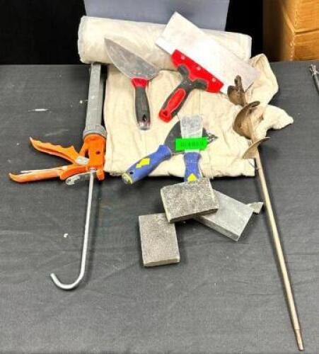 ASSORTMENT OF DRYWALL TOOLS