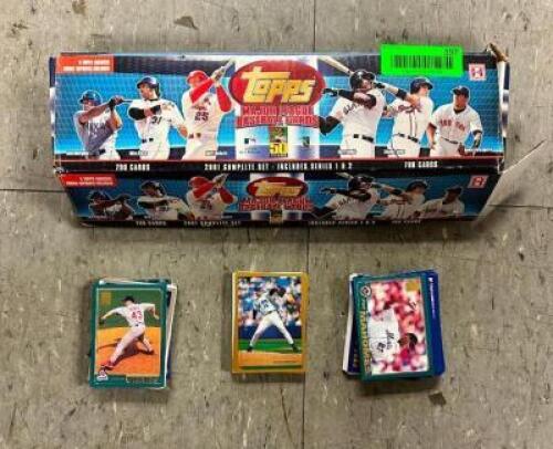 ASSORTMENT OF BASEBALL CARDS