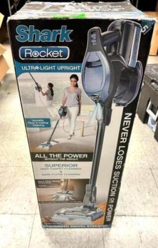 SHARK POCKET VACUUM