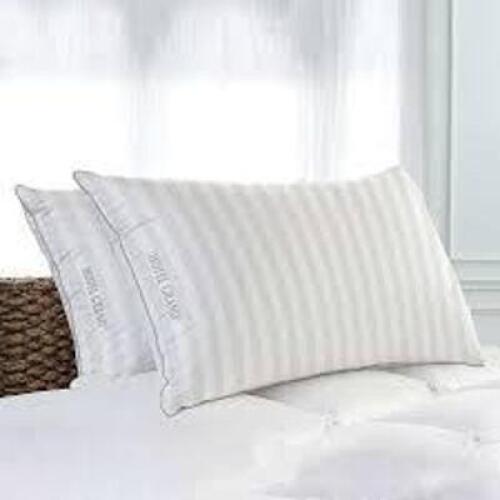 DESCRIPTION: (4) PILLOWS BRAND/MODEL: GRAND HAVEN #16698888 INFORMATION: WHITE WITH STRIPES SIZE: STANDARD QUEEN, MEDIUM DENSITY RETAIL$: $84.06 TOTAL