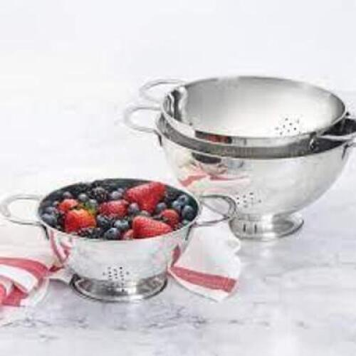 DESCRIPTION: (1) SET OF (3) COLANDERS BRAND/MODEL: MIU #165593 INFORMATION: STAINLESS STEEL SIZE: 18-8 RETAIL$: $112.99 TOTAL QTY: 1