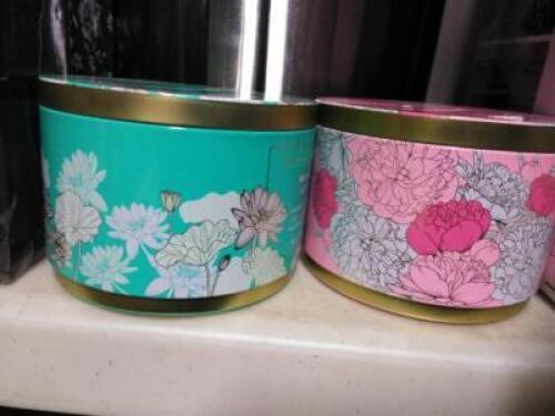 DESCRIPTION: (2) SCENTED SOY CANDLES QTY: 2