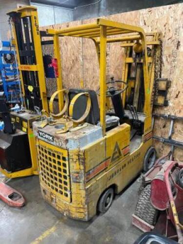 ALLIS CHALMERS ACC 30 LP FORKLIFT