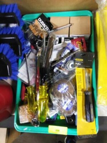 DESCRIPTION: (1) TRAY OF MISC ITEMS BRAND/MODEL: TRAY NOT INCLUDED QTY: 1