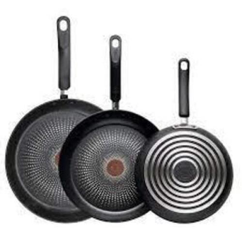 DESCRIPTION: (1) SET OF (3) NON STICK FRY PANBRAND/MODEL: T-FAL #7788777SIZE: $55.50 EARETAIL$: $30.00 EAQTY: 1