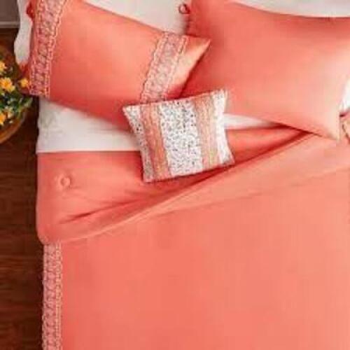 DESCRIPTION: (1) 4 PC COMFORTER SETBRAND/MODEL: PIONEER WOMANINFORMATION: CORALRETAIL$: $50.00 EAQTY: 1