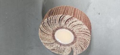 DESCRIPTION: (7) 120 grit 23000 MAX RPM MOUNTED FLP WHEEL BRAND/MODEL: UNKNOWN SIZE: 3" DIA 1 " FACE 1/4" SD RETAIL$: 25.99 EA QTY: 7