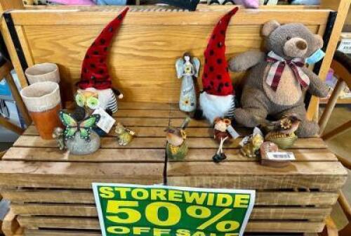 ASSORTMENT OF HOME DECOR