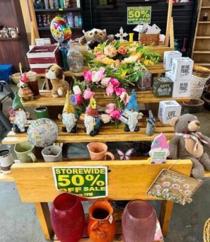 ASSORTMENT OF HOME DECOR