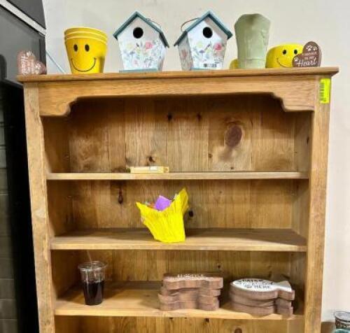 ASSORTMENT OF HOME DECOR