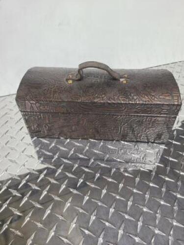 DESCRIPTION: (1) WOODEN HORIZONTAL WINE BOX QTY: 1