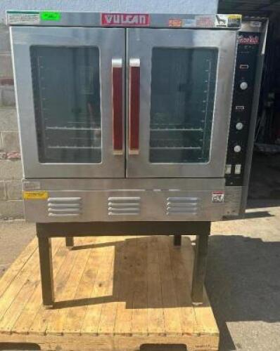 VULCAN SG2 SINGLE DECK GAS CONVECTION OVEN W/ SNORKEL. LIKE NEW.