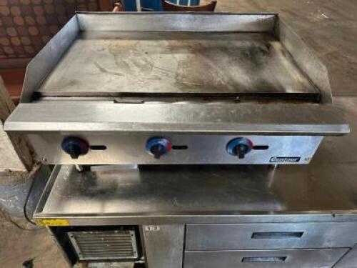 CENTAUR 36" THREE BURNER FLAT GRILL.