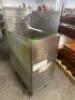 FRYMASTER 40 LB. GAS DEEP FRYER W/ RIGHT SIDE SPLASH
