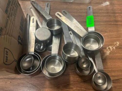 (1) LOT OF ASSORTED STAINLESS MEASURING CUPS